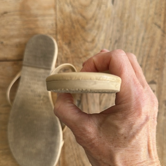 🤎 TKEES Tan Flip Flops Sandals – Women’s Size 6 | Neutral Minimalist Wardrobe - Picture 5 of 7